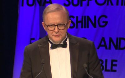 PM Mocks Export Ban at Awards Dinner