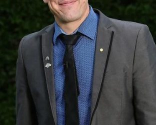 Logie Winner Takes Time to Talk Cancer Treatment in Inverell