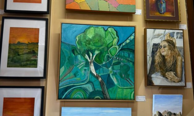 Hundreds Flock into Gallery for Art Prize Opening